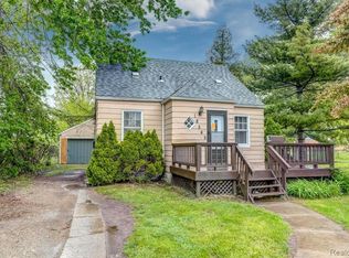 18545 Huntington Ave, Harper Woods, MI 48225