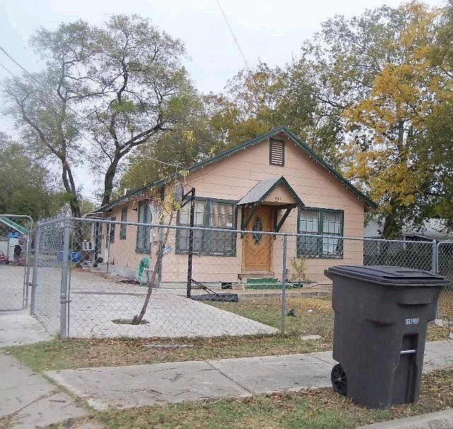 2nd image of 231 W Harding Blvd