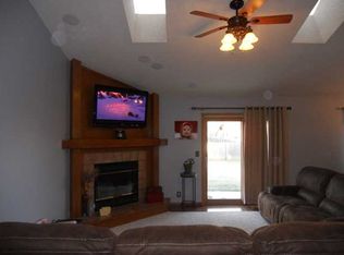 214 S Peachwood Dr, Haysville, KS 67060