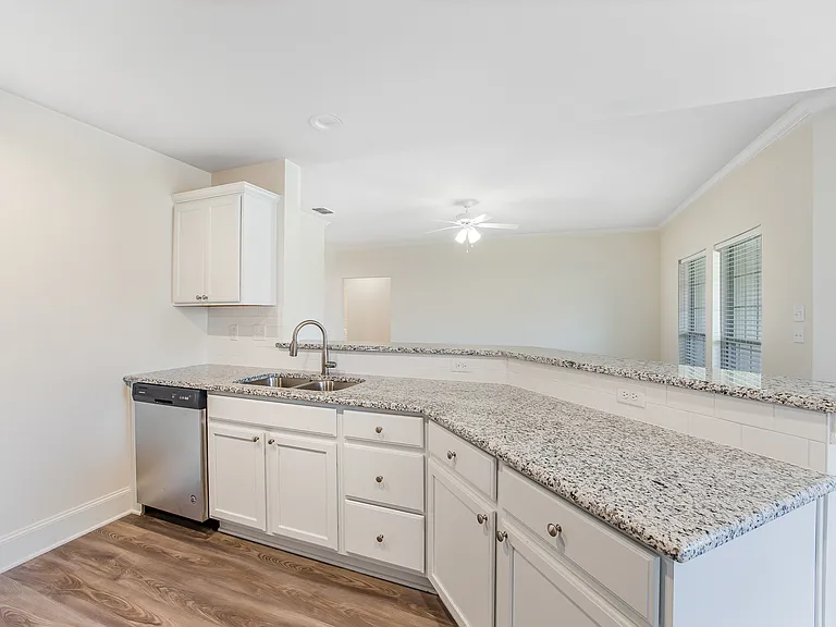 815 E Grande Blvd #R-102 — Photo 8