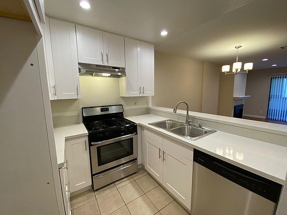 3rd image of 615 W Milford St #112