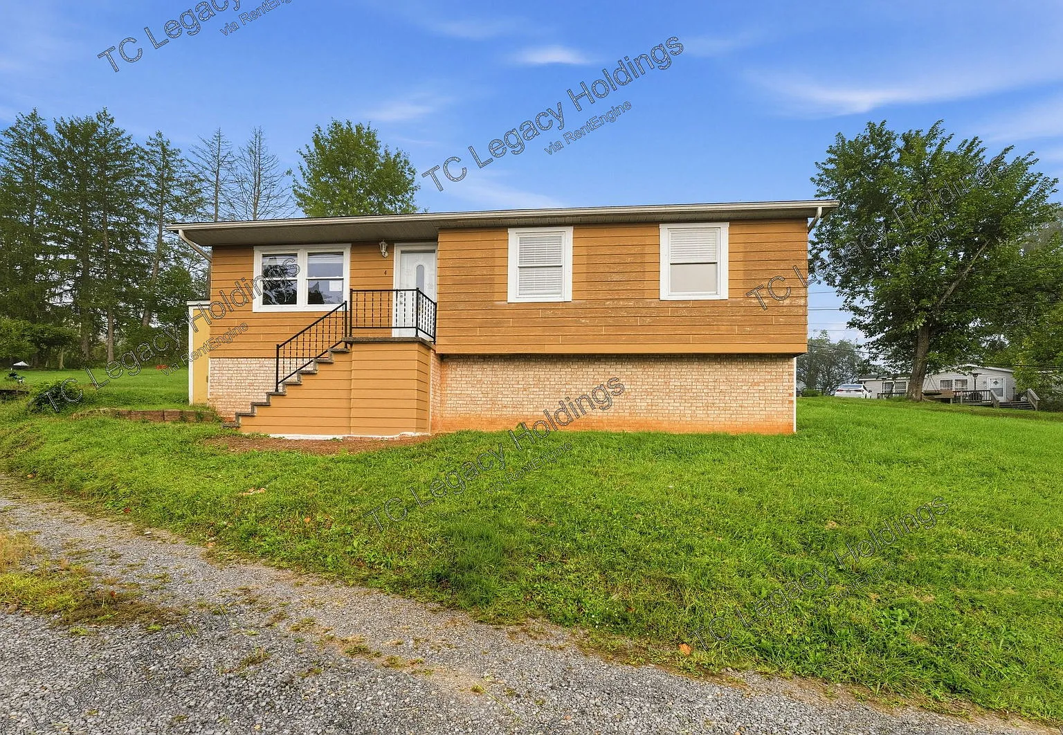 3 bed, 1.0 bath, 1012 sqft, $1,650 — Photo 4