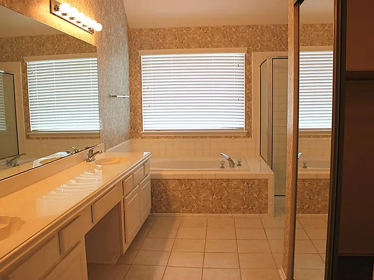 4614 Forest Home Dr — Photo 12