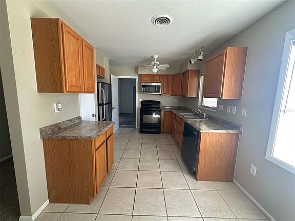 2nd image of 525 Glen Oak Rd