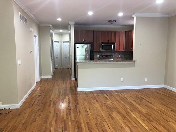 3rd image of 7338 Amherst Ave