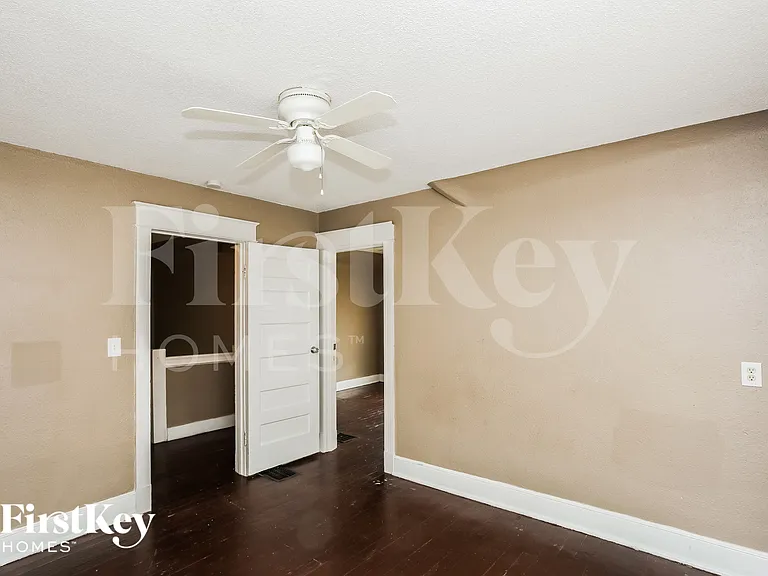 2418 Norton Ave — Photo 12