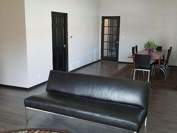 2nd image of 35 W Irvington Pl #1