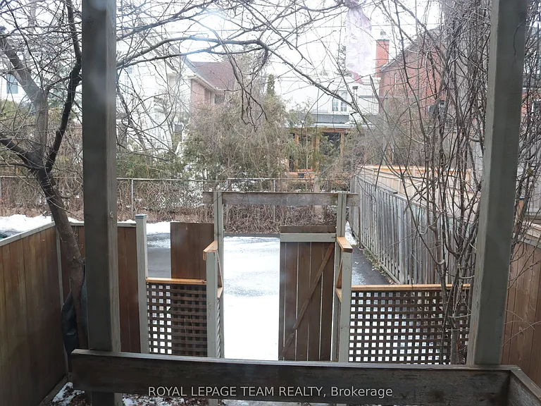 35 Ivy Cres — Photo 18