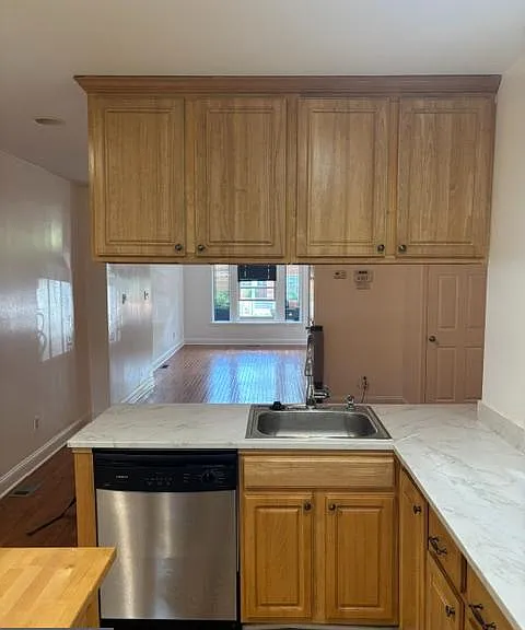 315 E 29th St — Photo 10
