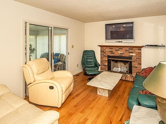 3rd image of 2800 Farm Creek Dr