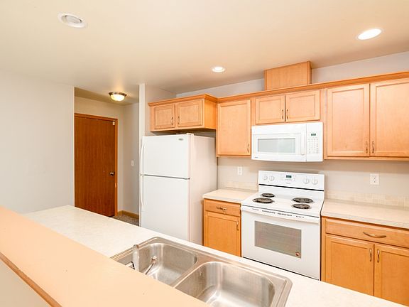 5th image of 805 NW Lateen St