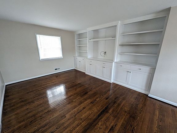 5th image of 122 Patrick Henry Dr