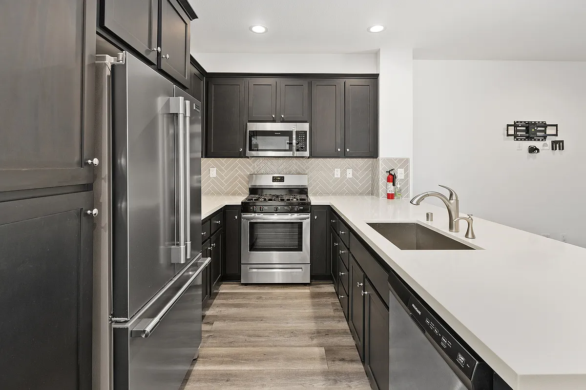 3 bed, 1486 sqft, $3,700 — Photo 4