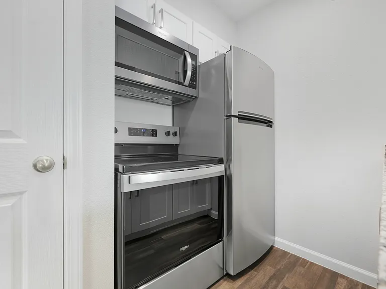 Land's End Apartments — Photo 6