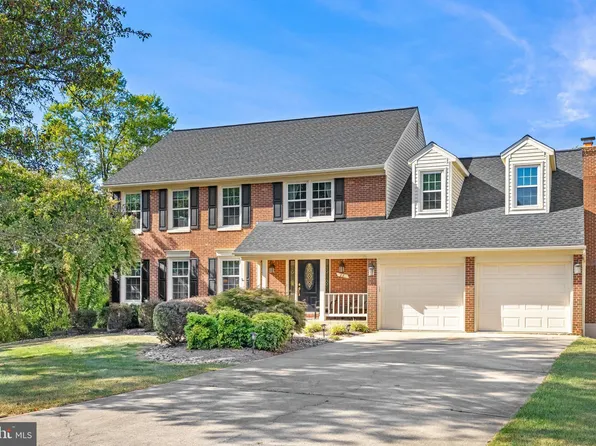 28 Griswold Ct, Sterling, VA 20165