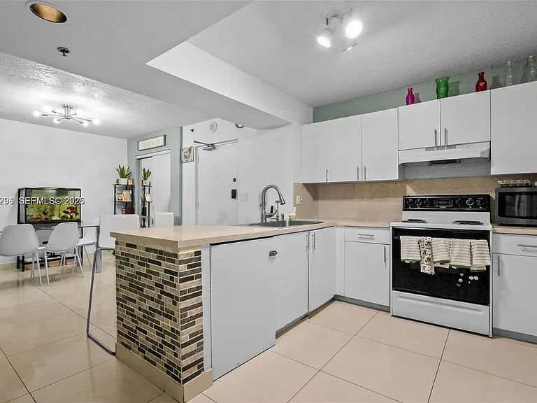 104 SW 9th St #305 — Photo 5