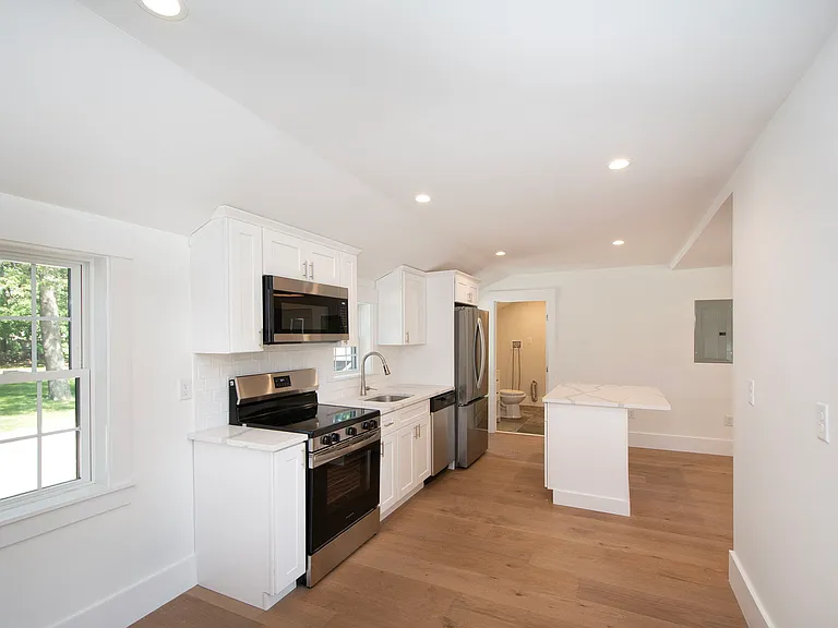 215 Gardner St #1 — Photo 4