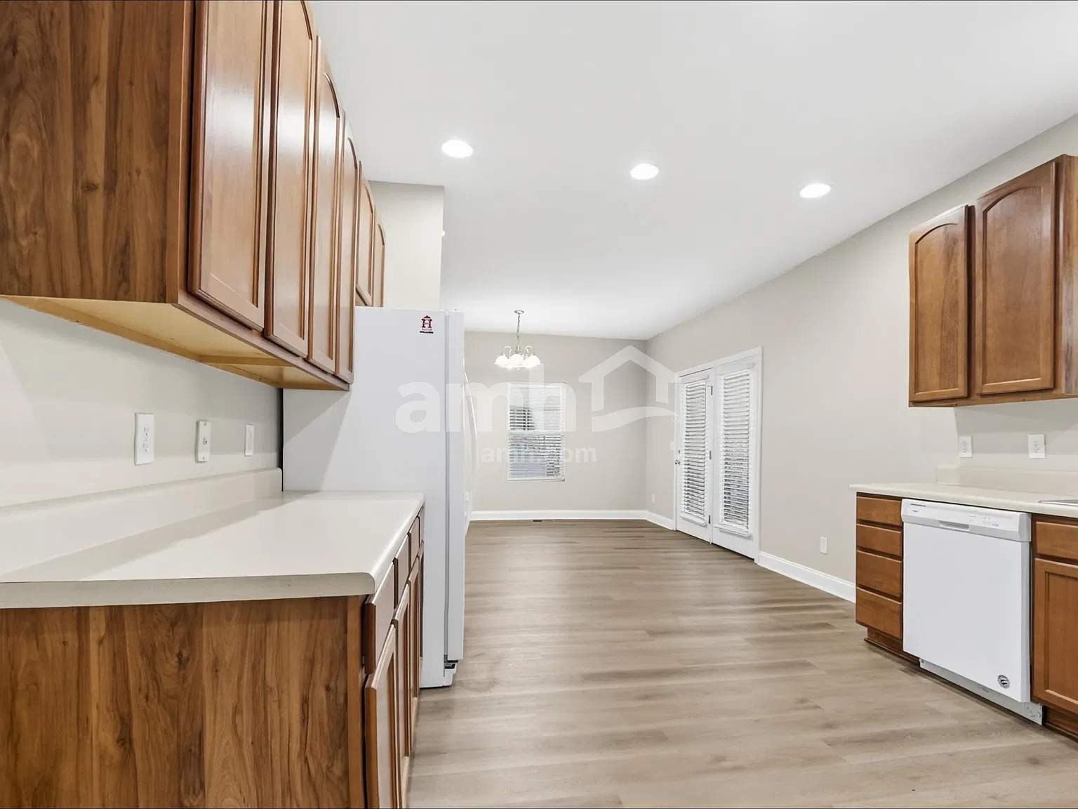 3 bed, 2.5 bath, 1864 sqft, $2,335 — Photo 4