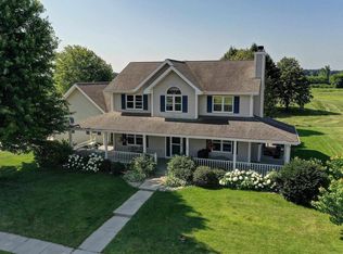 106 Vista Cir, Columbus, WI 53925