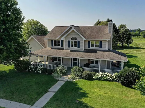 106 Vista Circle, Columbus, WI 53925