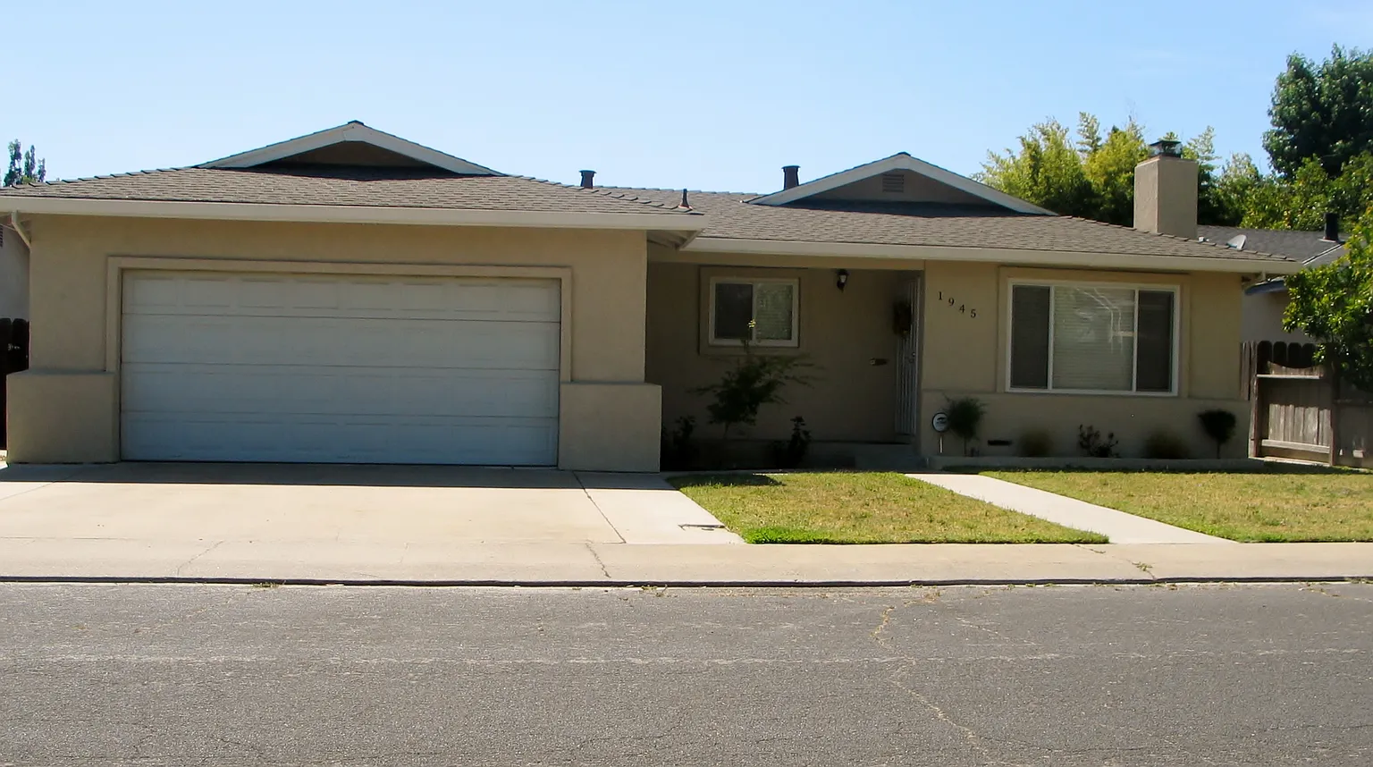 1945 Shushan Dr photo 1