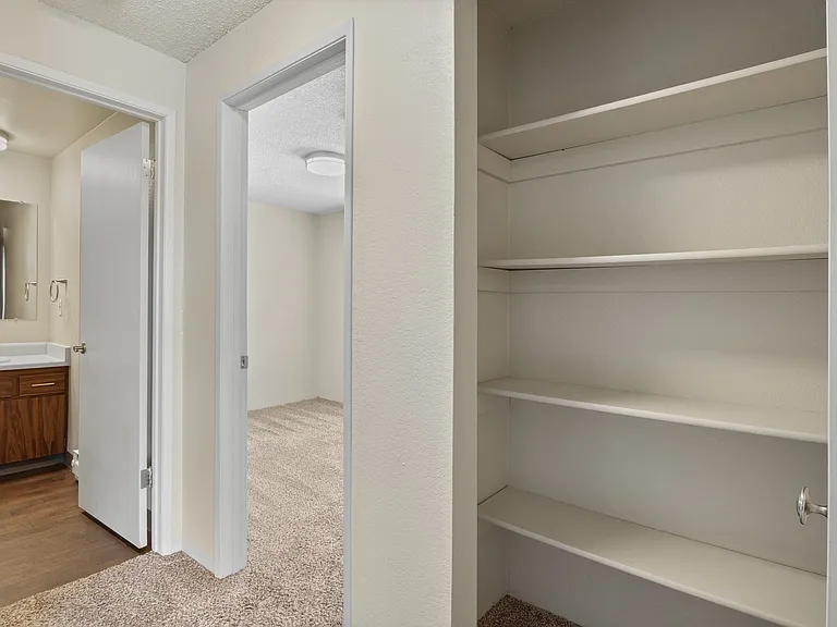 2x1 - Hallway Closet