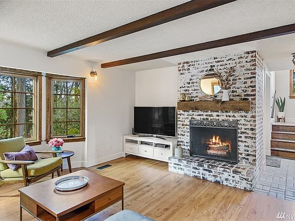 Game nights, movie afternoons and gatherings are perfect in this cozy space.