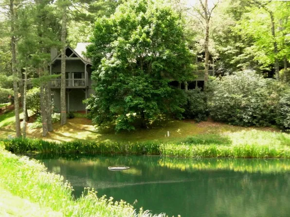 36 Fairway Villas Dr, Sapphire, NC 28774