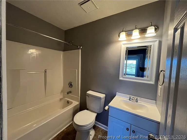 405 Kirkcaldy Ct — Photo 10