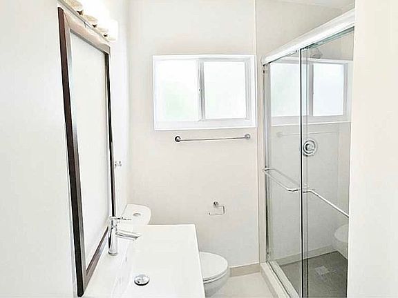 3rd image of 10001 W Bay Harbor Dr