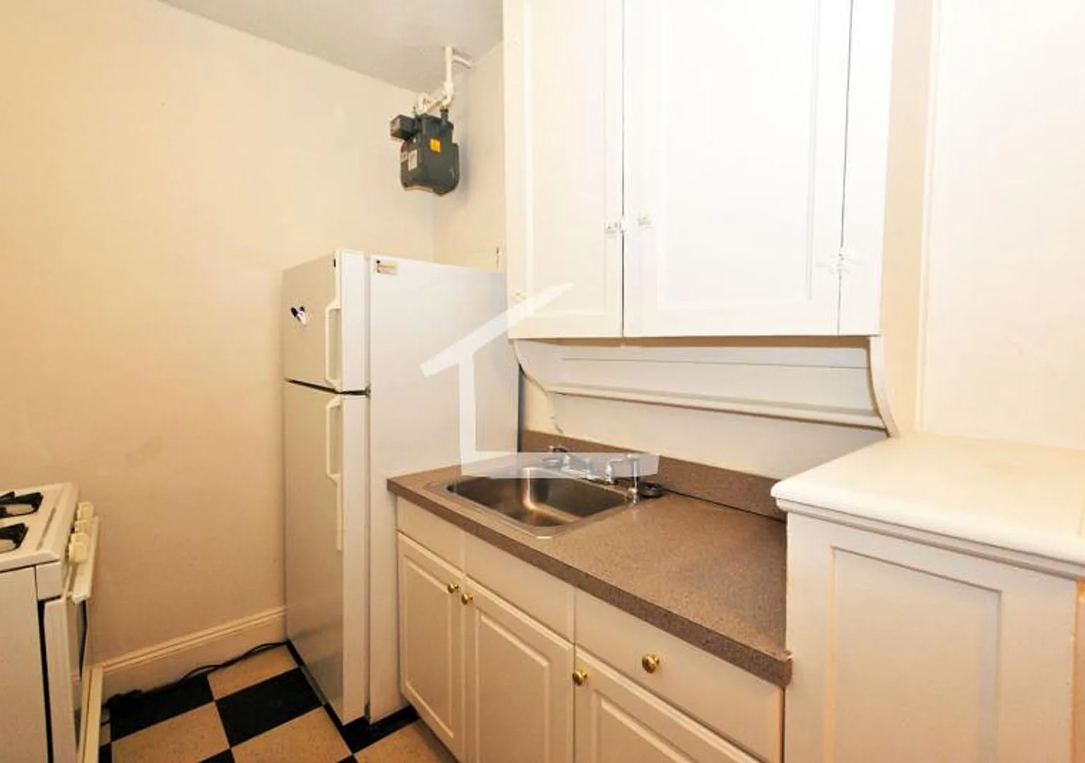 Nice studio in Cleveland circle — Photo 3
