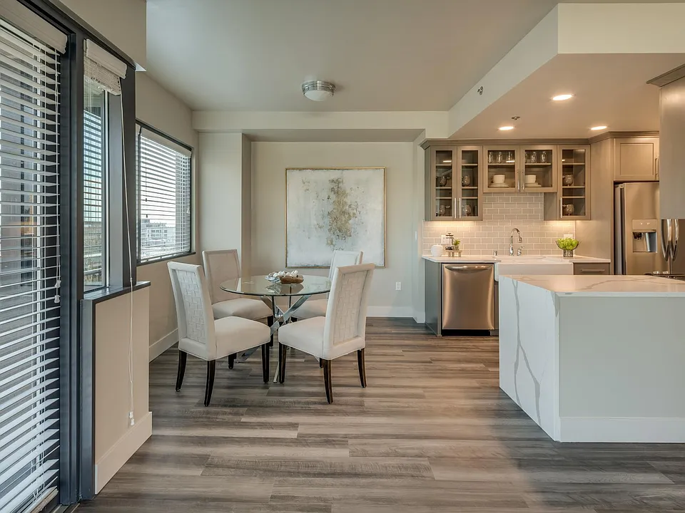 Riverview Dining Room/Living Room