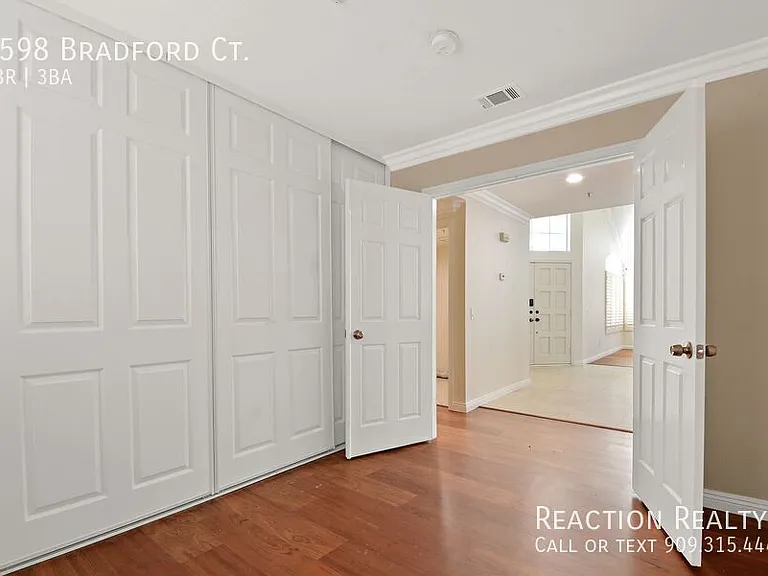 6598 Bradford Ct — Photo 18