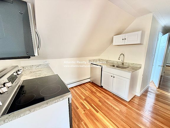 4th image of 159 Winsor Ave #Penthouse