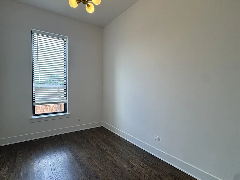1158-60 W Taylor St / 917 S Racine Ave — Photo 7