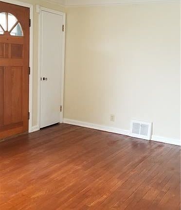 4th image of 12308 Darlington Ave
