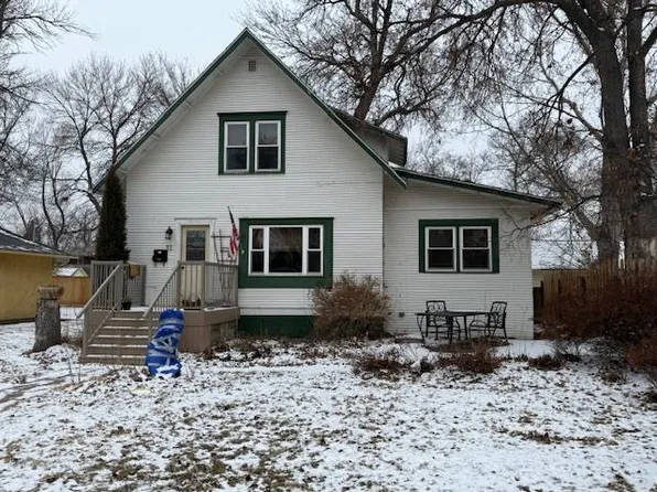12 10th St SE, Minot, ND 58701