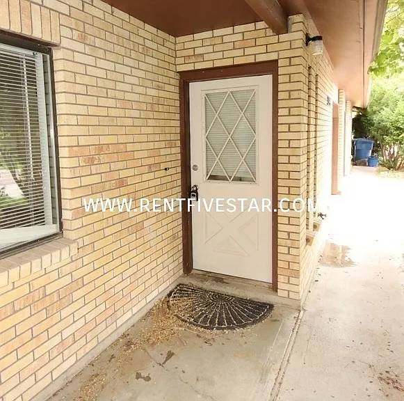 2099 Marigold St — Photo 2
