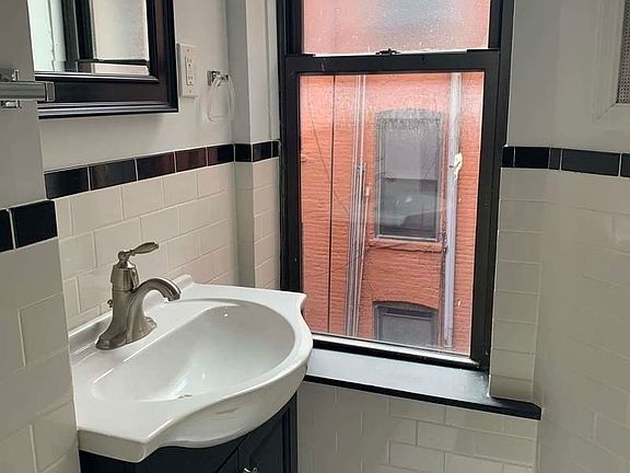 5th image of 436 W Broadway #438-13
