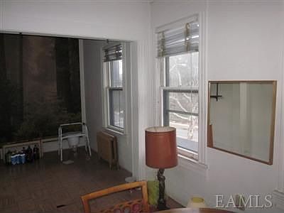 4th image of 445 Hawthorne Ave