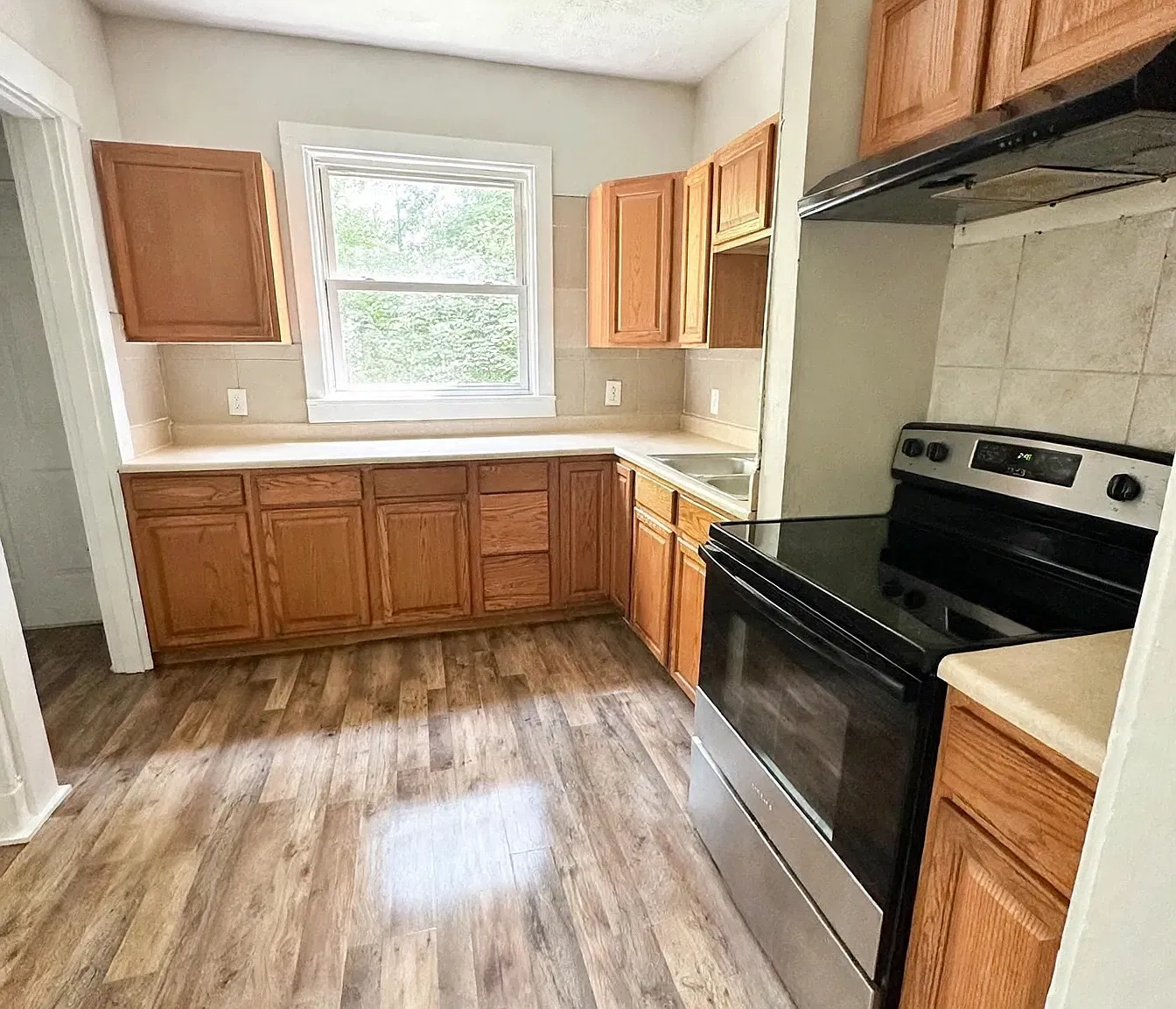 3 bed, $1,100 — Photo 2