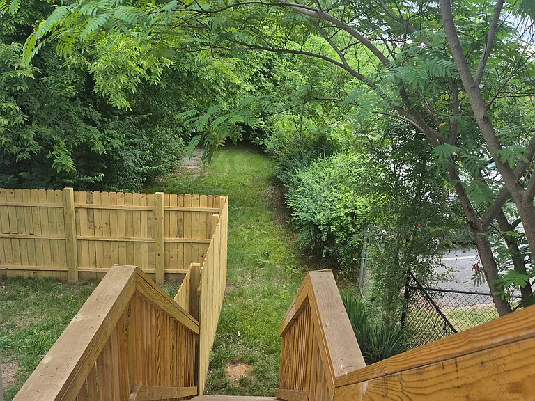 209 E Martin St #B — Photo 35