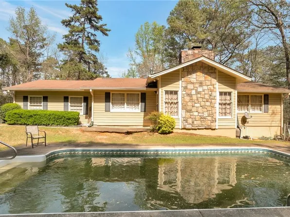 2004 Poplar Falls Rd, Lithonia, GA 30058