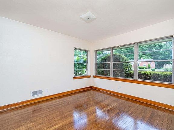 2nd image of 6914 Greenway Dr
