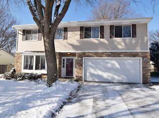 1621 S Tyler Rd, St Charles, IL 60174