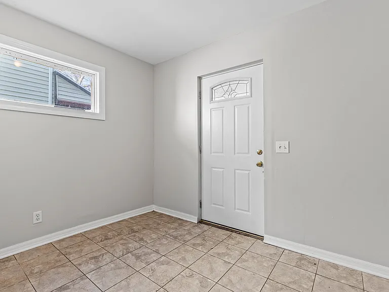 285 Richard St — Photo 6