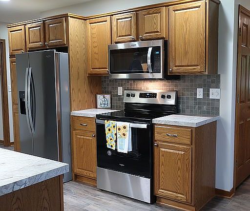 3rd image of 196 Park Ln