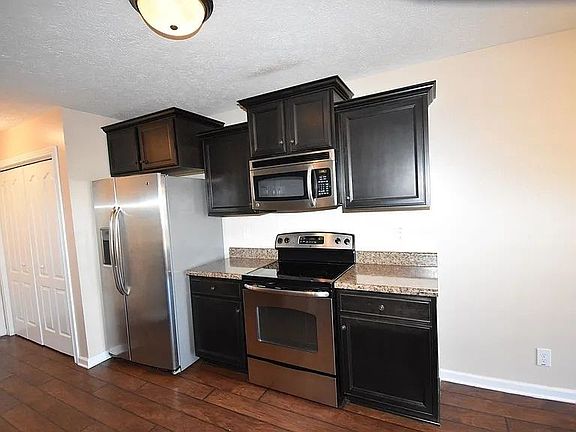 5th image of 621 Fennec Way