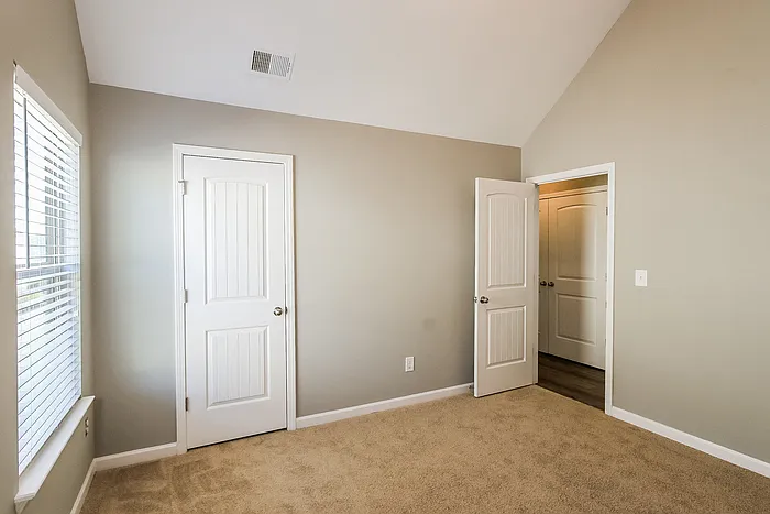 465 Lory Ln — Photo 6