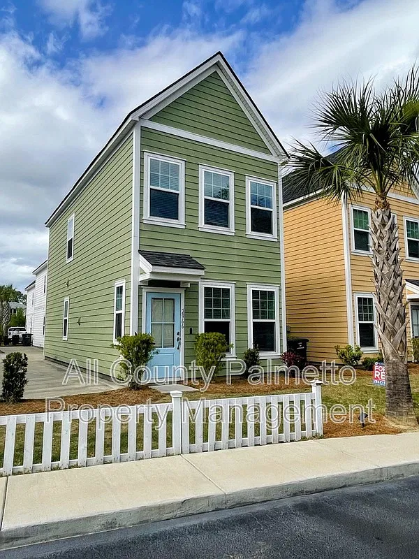 3 bed, 2.0 bath, 1140 sqft, $2,395 — Photo 1
